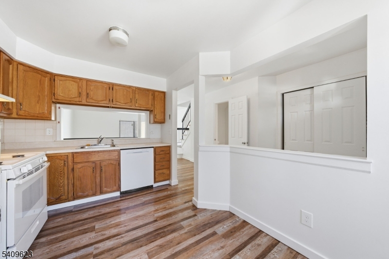 303 Maplecrest Road Edison, NJ 08820 - Photo 6 of 45