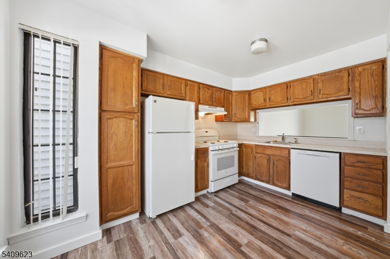 303 Maplecrest Road Edison, NJ 08820 - Photo 7 of 45