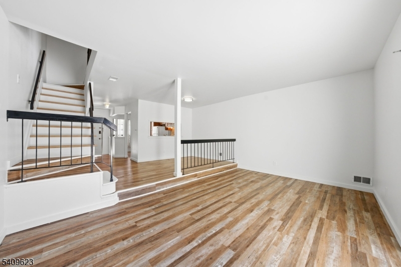 303 Maplecrest Road Edison, NJ 08820 - Photo 10 of 45