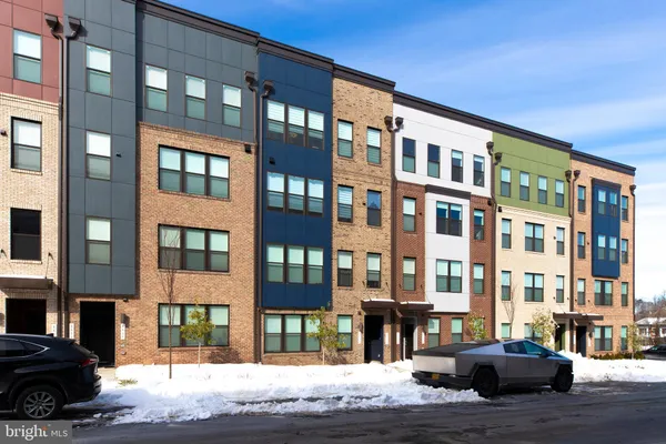 $585,000 | 4614 Olivine Drive, Unit 85, Chantilly, VA 20151