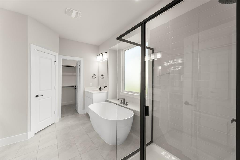 941 Gold Finch Lane Forney, TX 75126 - Photo 17 of 27 a bathroom with a bathtub shower sink and mirror