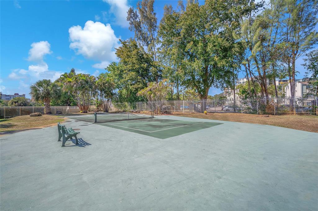 3910 Inverrary Boulevard, Unit 308B Lauderhill, FL 33319 - Photo 45 of 53 a view of backyard space