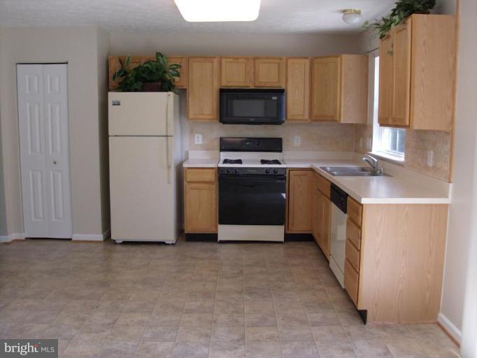1429 Bretton View Road Annapolis, MD 21409 - Photo 3 of 8 Eat in Kitchen
