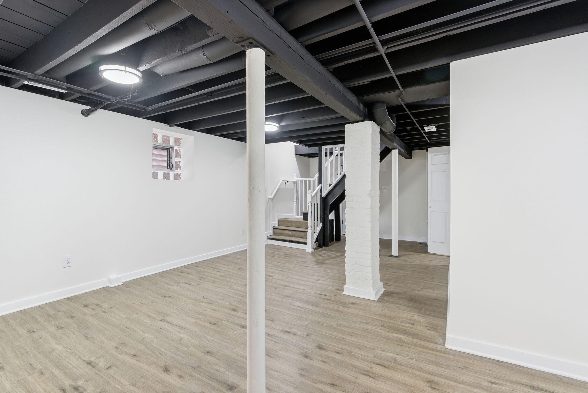 1207 Lakeview Avenue Whiting, IN 46394 - Photo 17 of 21 2048x1367