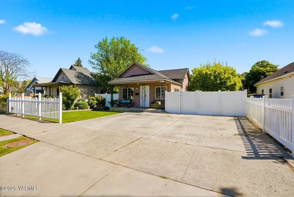 $315,000 | 111 North 8th Street, Yakima, WA 98901