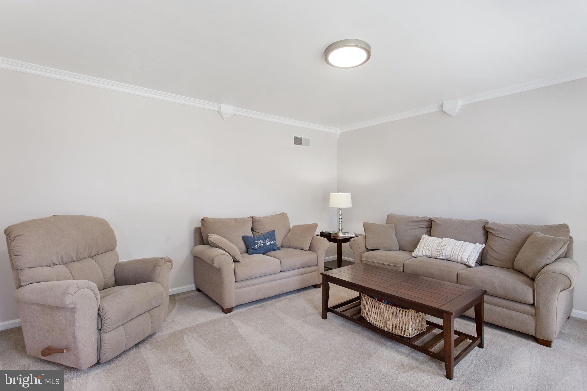 207 Glenview Road Spring Grove, PA 17362 - Photo 5 of 39 Living Room