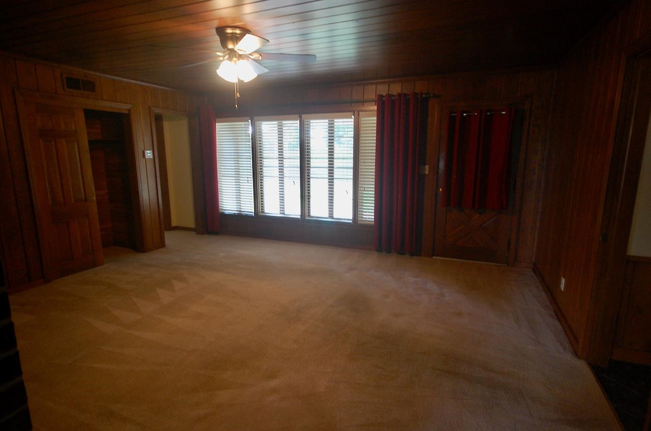 605 South Trenton Street Rutherford, TN 38369 - Photo 12 of 39 a view of empty room with windows and fan