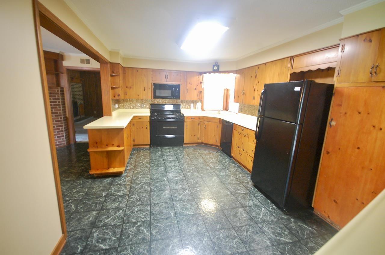 605 South Trenton Street Rutherford, TN 38369 - Photo 2 of 39 a kitchen with refrigerator and window
