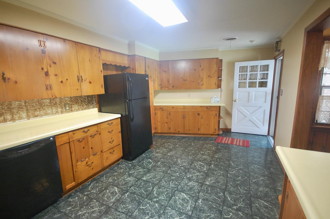 605 South Trenton Street Rutherford, TN 38369 - Photo 3 of 39 a kitchen with granite countertop a refrigerator and a sink