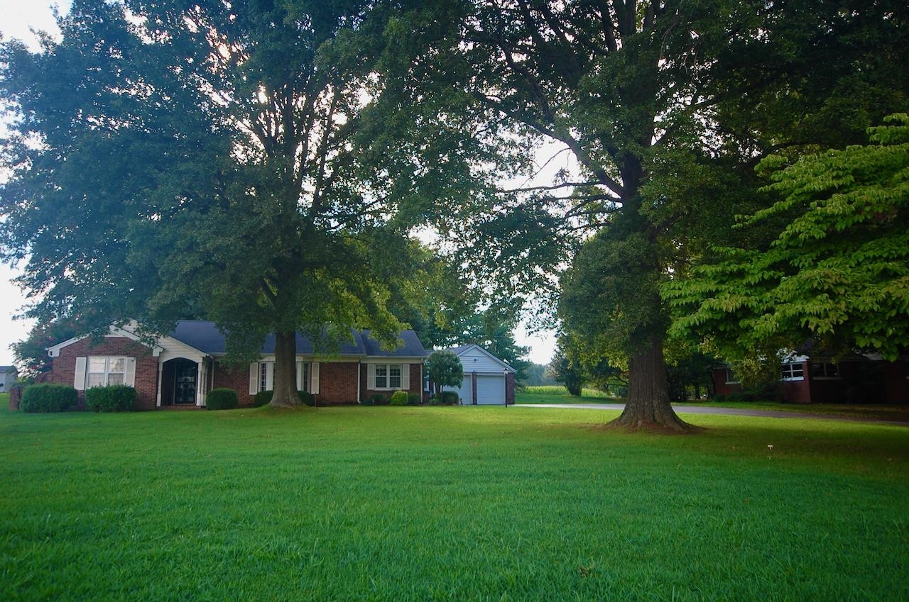 605 South Trenton Street Rutherford, TN 38369 - Photo 38 of 39 a front view of a house with garden