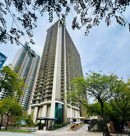 $159,900 | 6007 North Sheridan Road, Unit 6H, Chicago, IL 60660