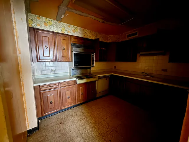 $159,900 | 6007 North Sheridan Road, Unit 6H, Chicago, IL 60660