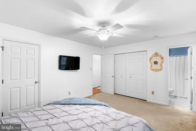 a view of a livingroom with an empty space and a ceiling fan
