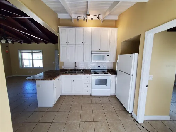 $1,100 | 37646 Hendley Avenue, Dade City, FL 33525