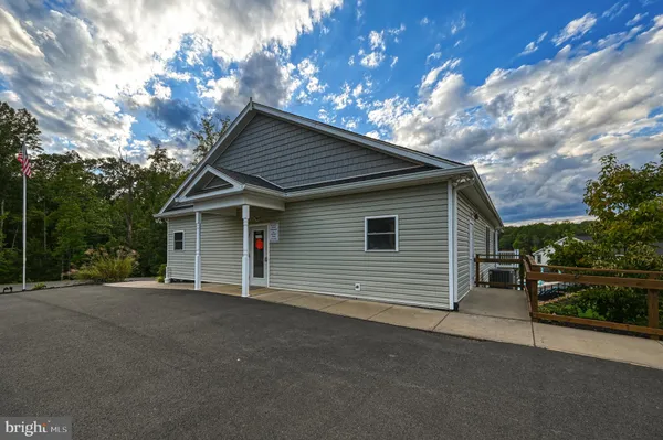 a view of backyard of house and trees