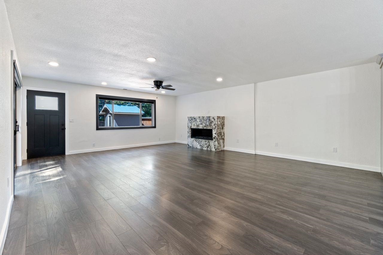 10872 Star Pine Road Truckee, CA 96161 - Photo 4 of 19 Gallery Image 4