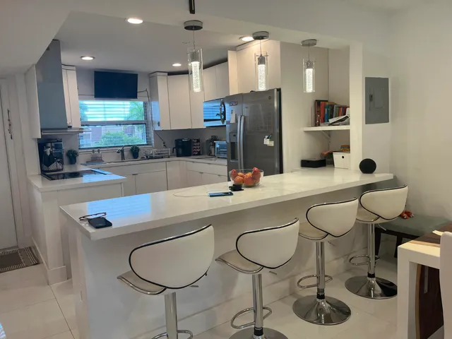 $205,000 | 9321 Sunrise Lakes Boulevard, Unit 305, Sunrise, FL 33322