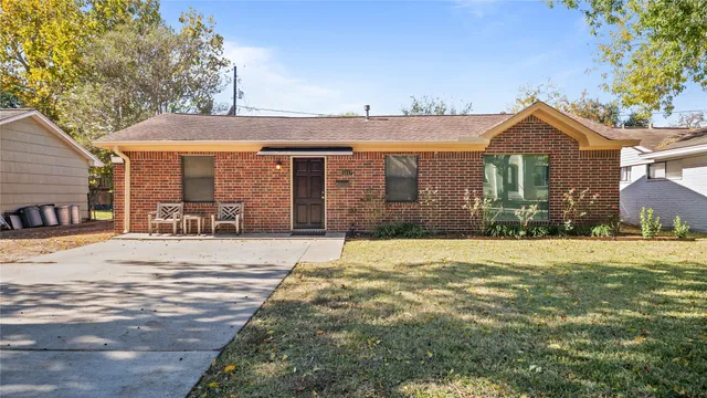 $2,500 | 1017 Howard Lane, Bellaire, TX 77401