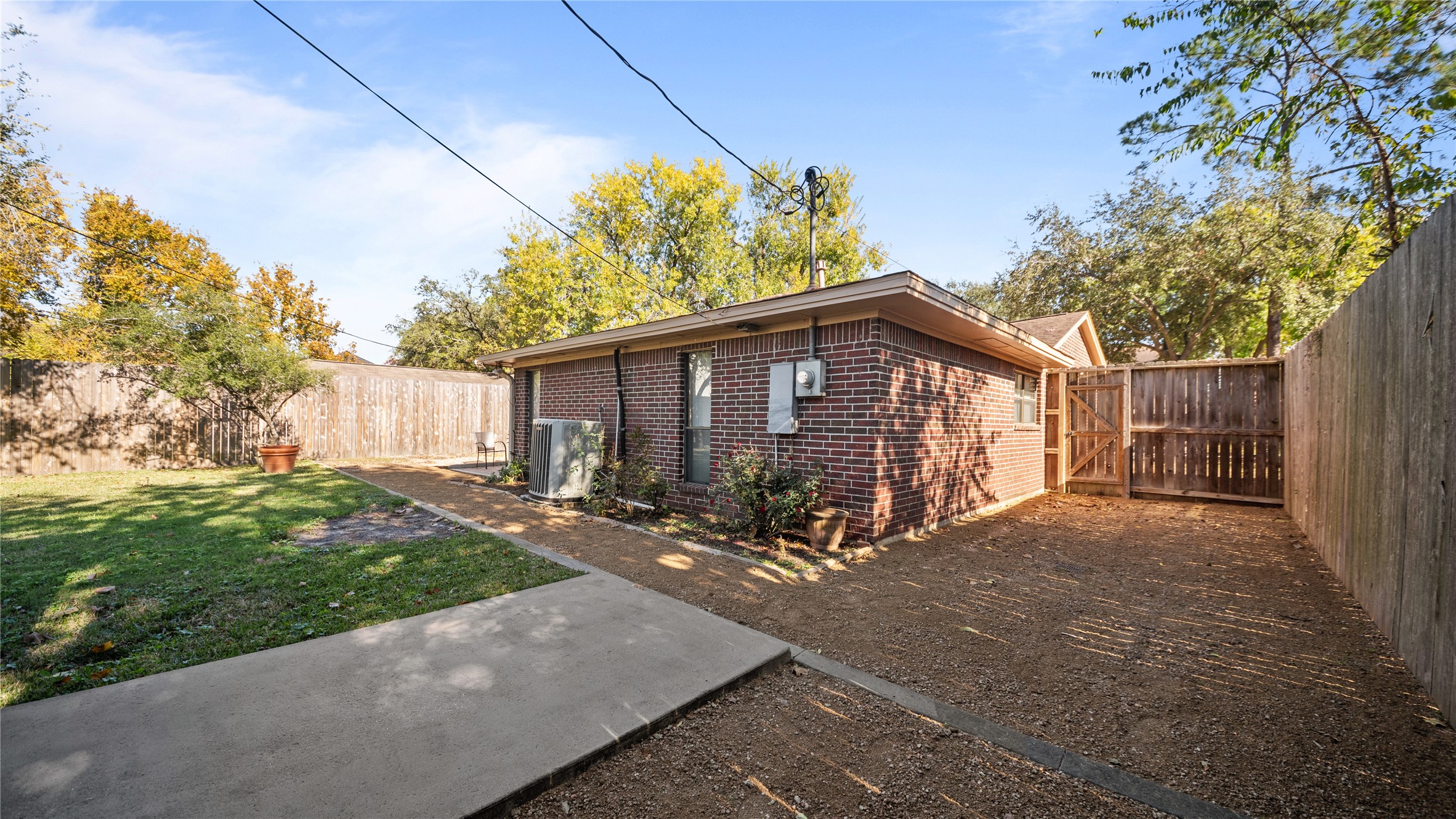 1017 Howard Lane Bellaire, TX 77401 - Photo 25 of 28