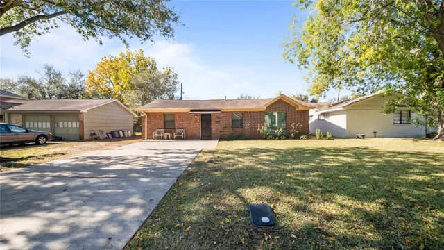 $2,500 | 1017 Howard Lane, Bellaire, TX 77401