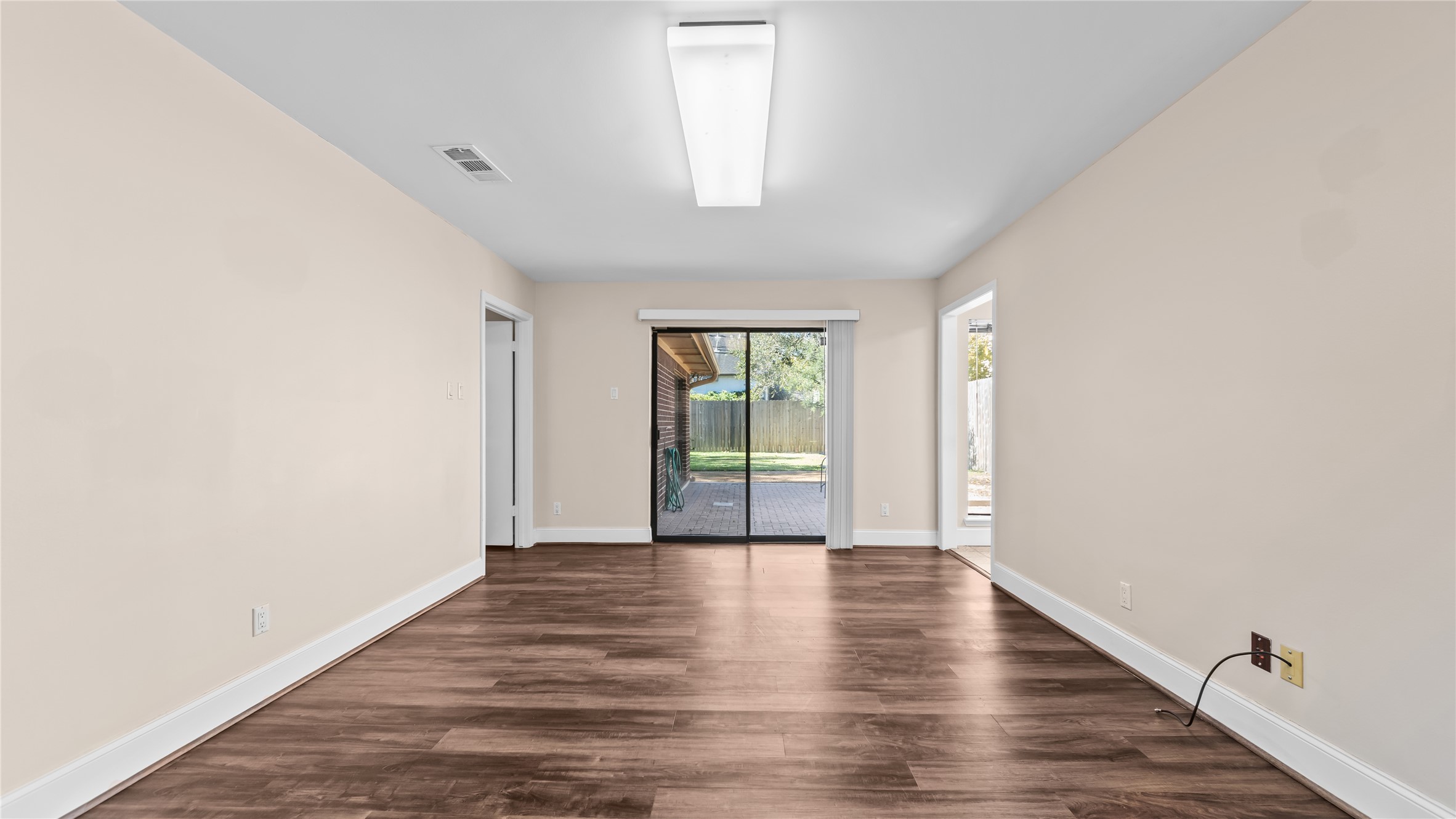 1017 Howard Lane Bellaire, TX 77401 - Photo 3 of 28 Living Room