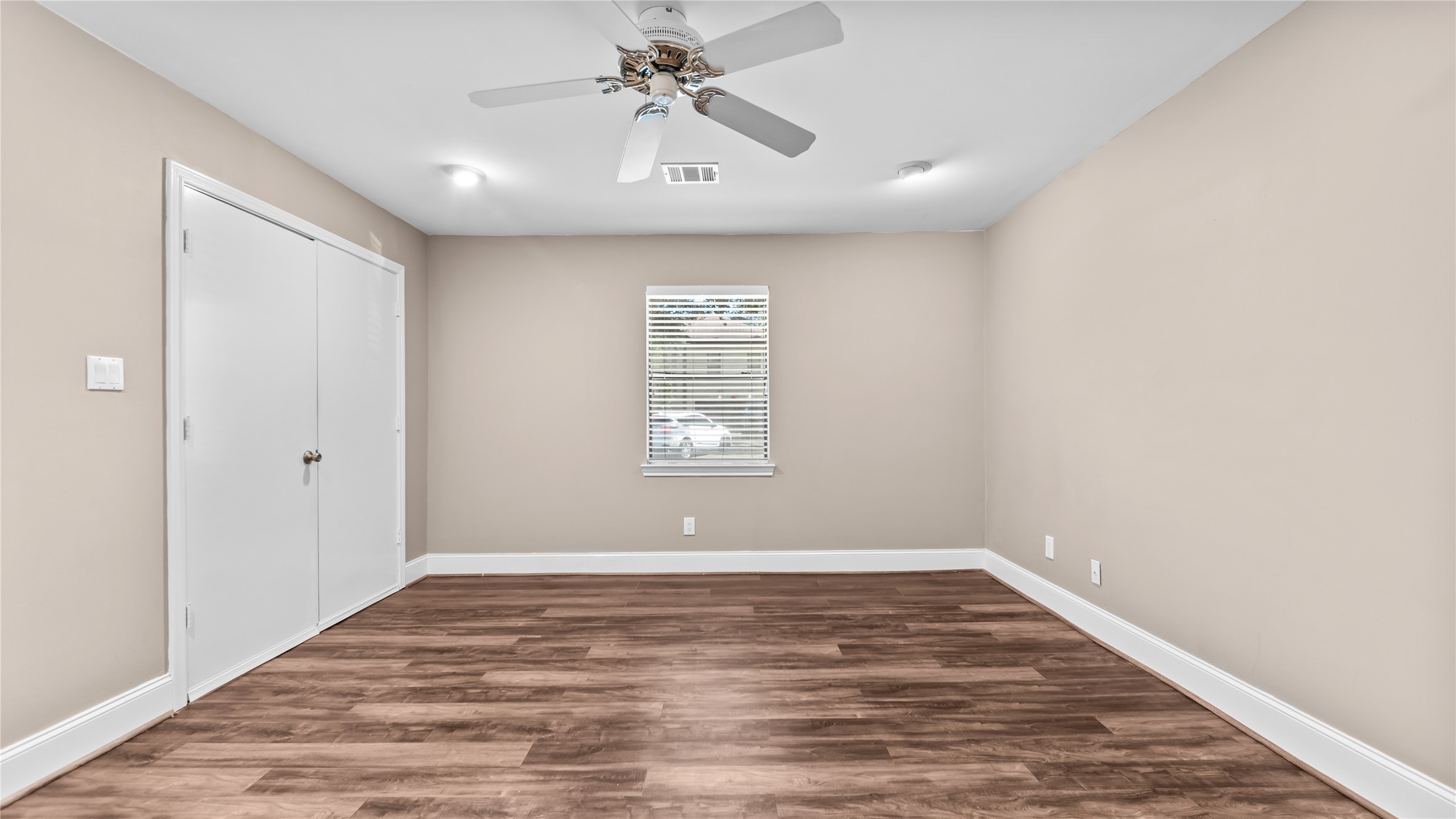 1017 Howard Lane Bellaire, TX 77401 - Photo 8 of 28