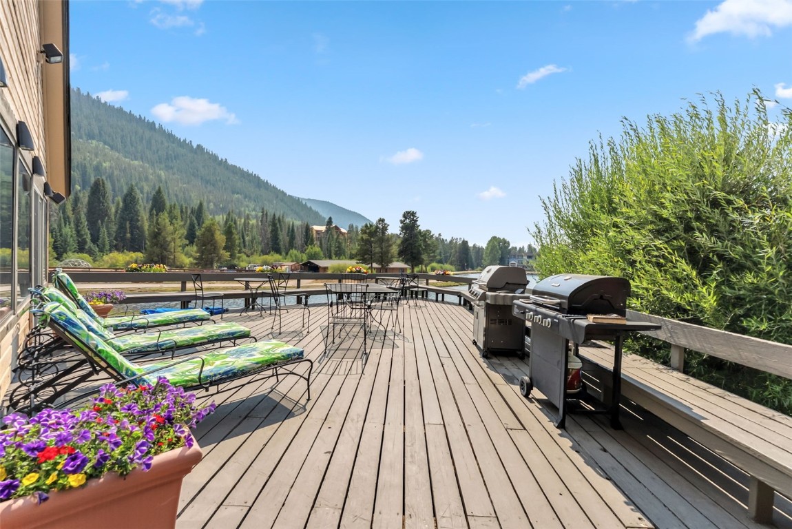 22300 Highway 6, Unit 1745 Keystone, CO 80435 - Photo 34 of 43 a view of a balcony with chairs