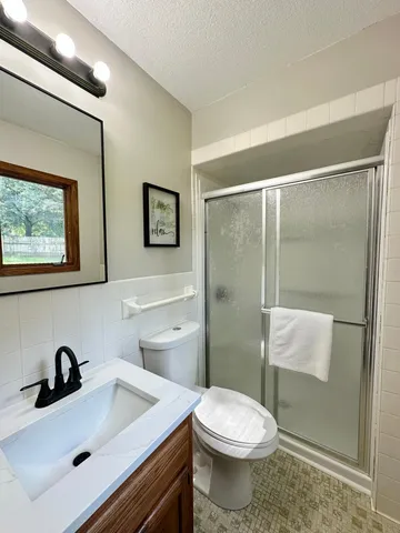 $450,000 | 11900 Highland View Circle, Burnsville, MN 55337