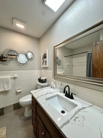 $450,000 | 11900 Highland View Circle, Burnsville, MN 55337