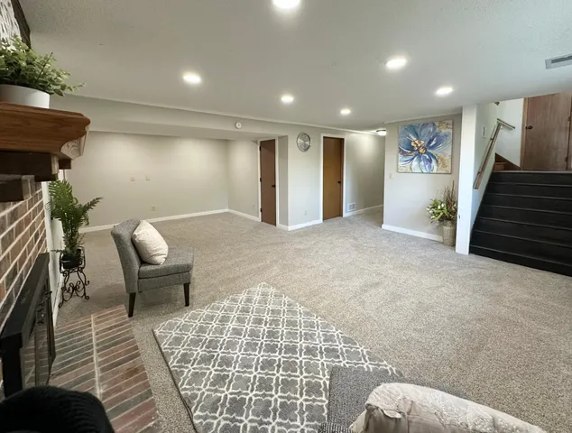 $450,000 | 11900 Highland View Circle, Burnsville, MN 55337