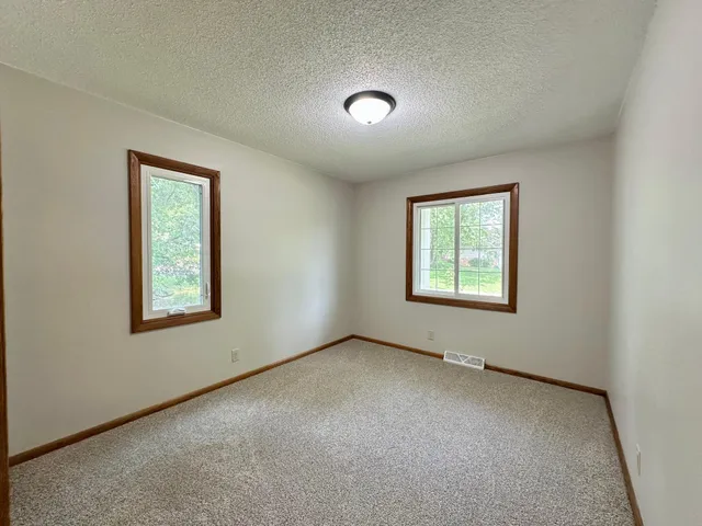 $450,000 | 11900 Highland View Circle, Burnsville, MN 55337