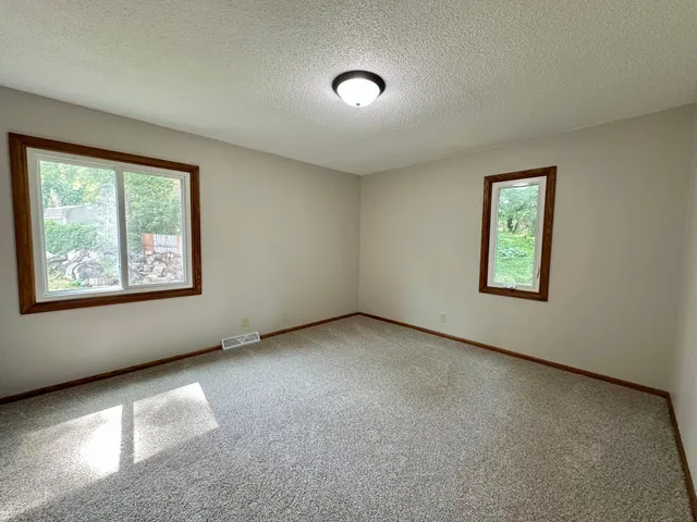 $450,000 | 11900 Highland View Circle, Burnsville, MN 55337