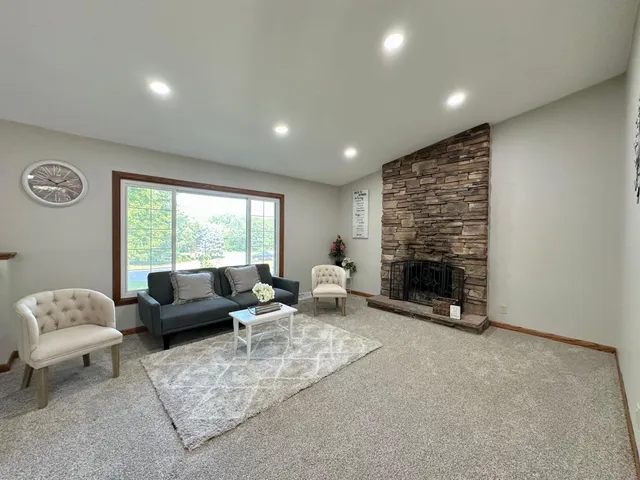 $450,000 | 11900 Highland View Circle, Burnsville, MN 55337