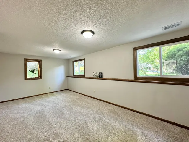 $450,000 | 11900 Highland View Circle, Burnsville, MN 55337