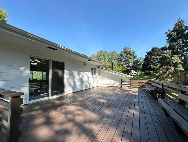 $450,000 | 11900 Highland View Circle, Burnsville, MN 55337