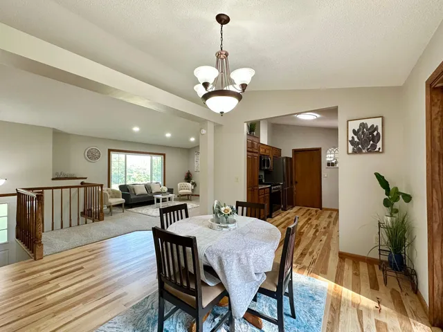 $450,000 | 11900 Highland View Circle, Burnsville, MN 55337