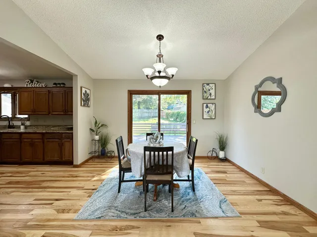 $450,000 | 11900 Highland View Circle, Burnsville, MN 55337