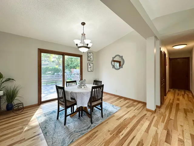 $450,000 | 11900 Highland View Circle, Burnsville, MN 55337