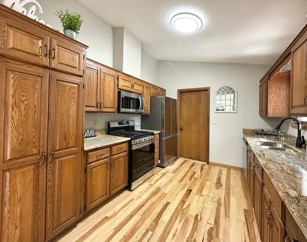 $450,000 | 11900 Highland View Circle, Burnsville, MN 55337