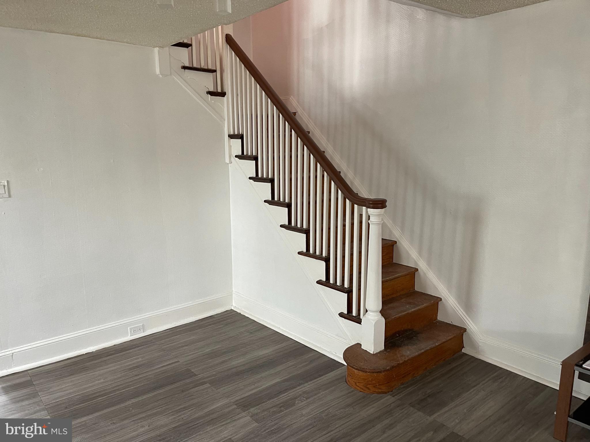 7519 Parkview Road Upper Darby, PA 19082 - Photo 5 of 16