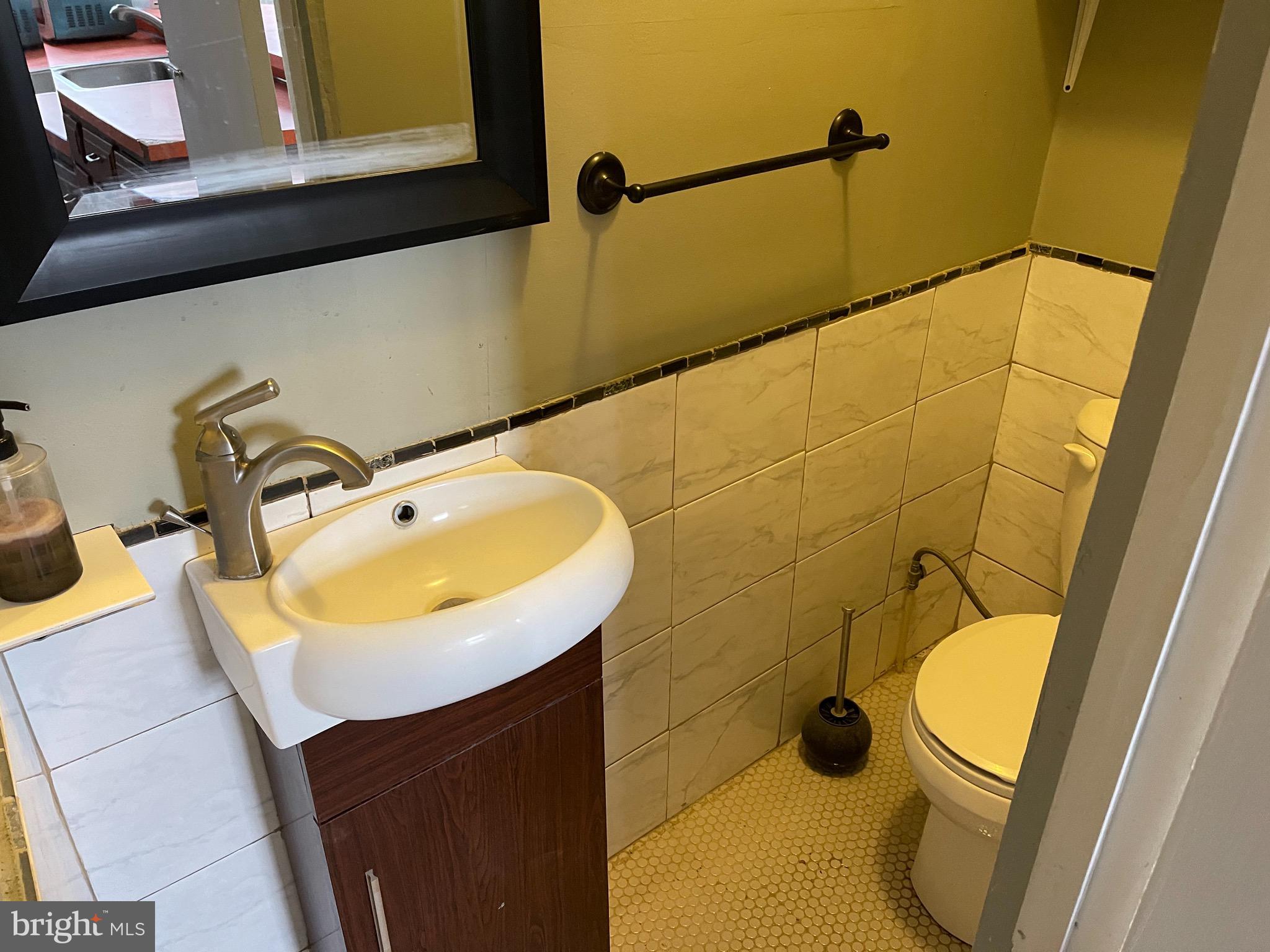 7519 Parkview Road Upper Darby, PA 19082 - Photo 10 of 16