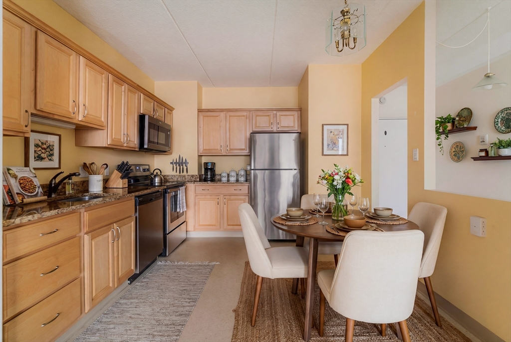 80 North Warren Street, Unit 31 Woburn, MA 01801 - Photo 2 of 14