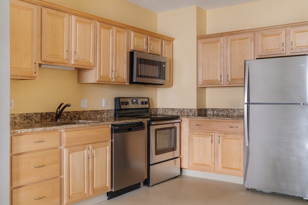 80 North Warren Street, Unit 31 Woburn, MA 01801 - Photo 4 of 14