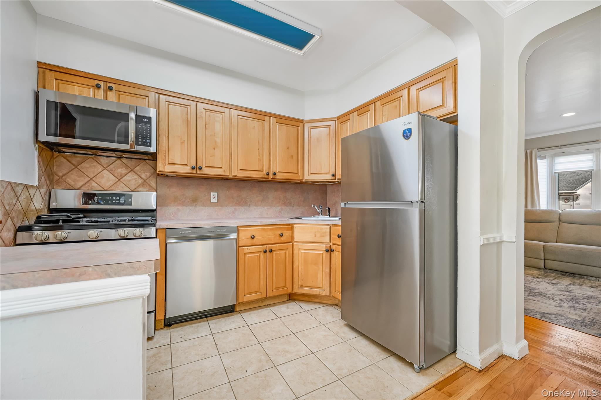 81 Todd Road Valley Stream, NY 11580 - Photo 8 of 19