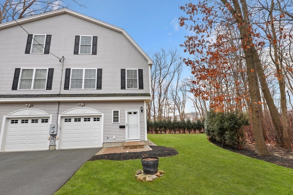 46 Line Road, Unit 2 Wakefield, MA 01880 - Photo 3 of 37 Gallery Image 3