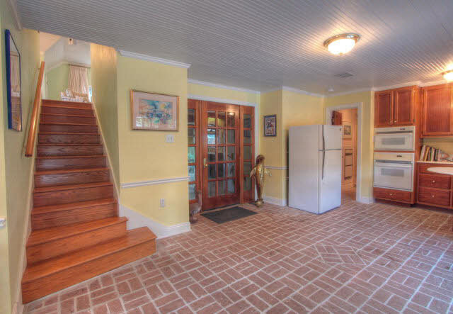 9075 Mosley Road Fairhope, AL 36532 - Photo 36 of 46 guest kitchen