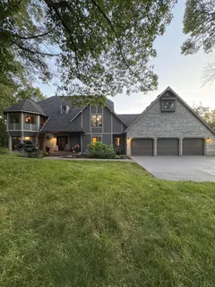 $990,000 | 2801 Woods Trail North, Burnsville, MN 55306