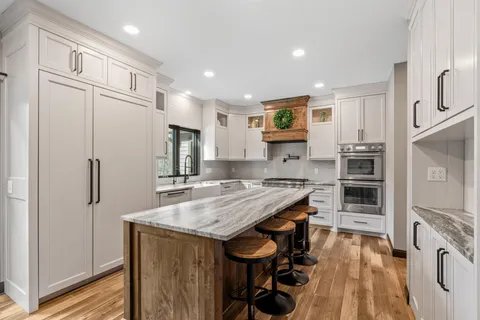 $990,000 | 2801 Woods Trail North, Burnsville, MN 55306