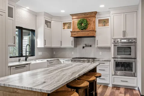 $990,000 | 2801 Woods Trail North, Burnsville, MN 55306