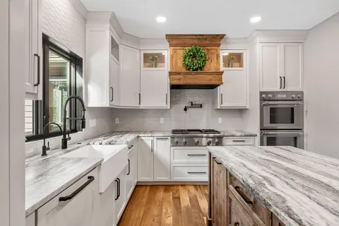 $990,000 | 2801 Woods Trail North, Burnsville, MN 55306